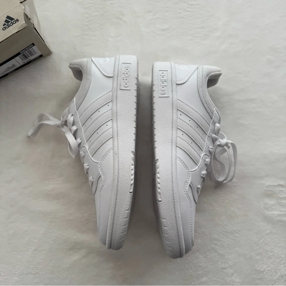 Adidas Hoops 3.0 White Sneakers in Size 7 New In Box - Picture 2 of 7